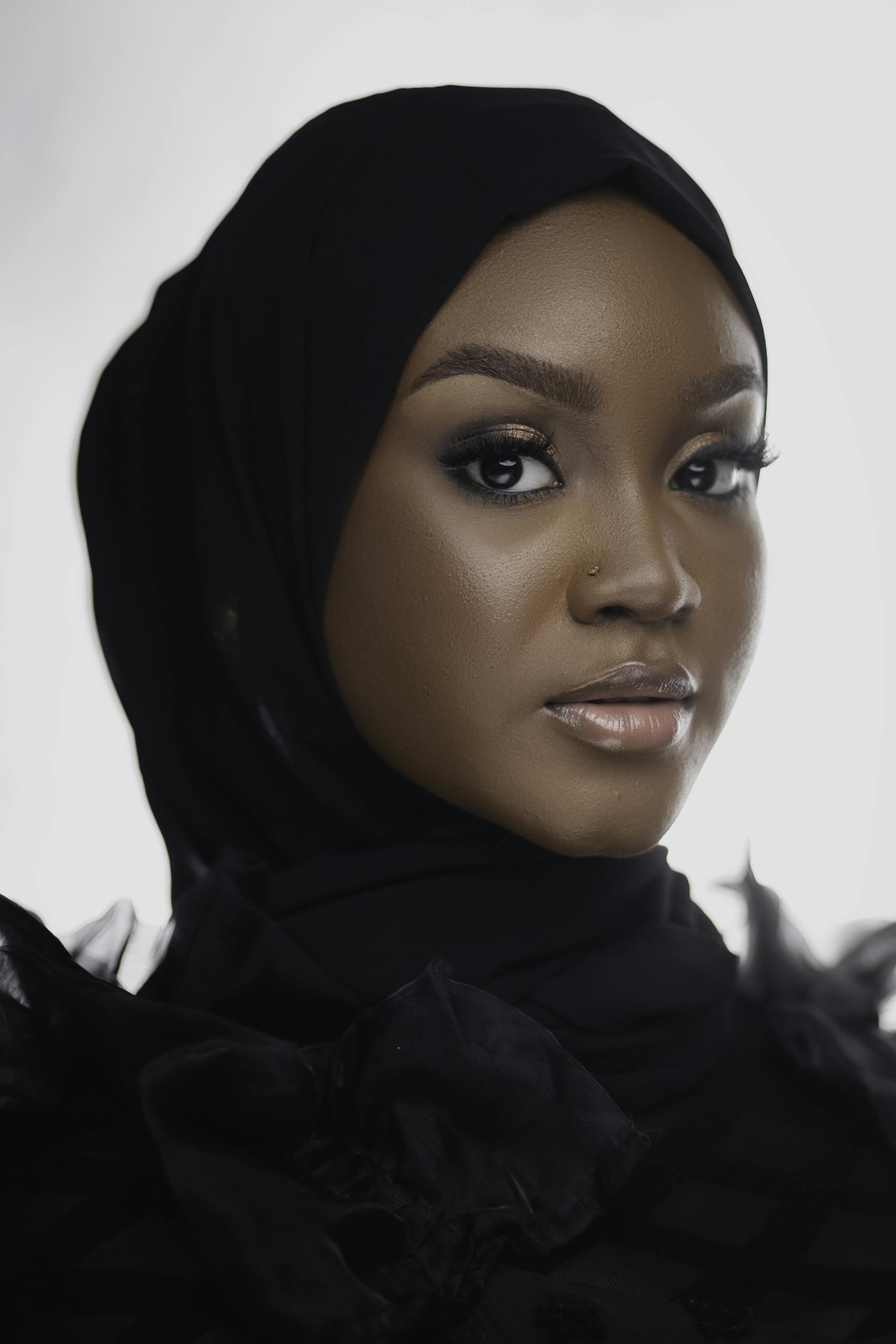 Stunning portrait of a fashionable woman wearing a hijab, capturing grace and beauty.